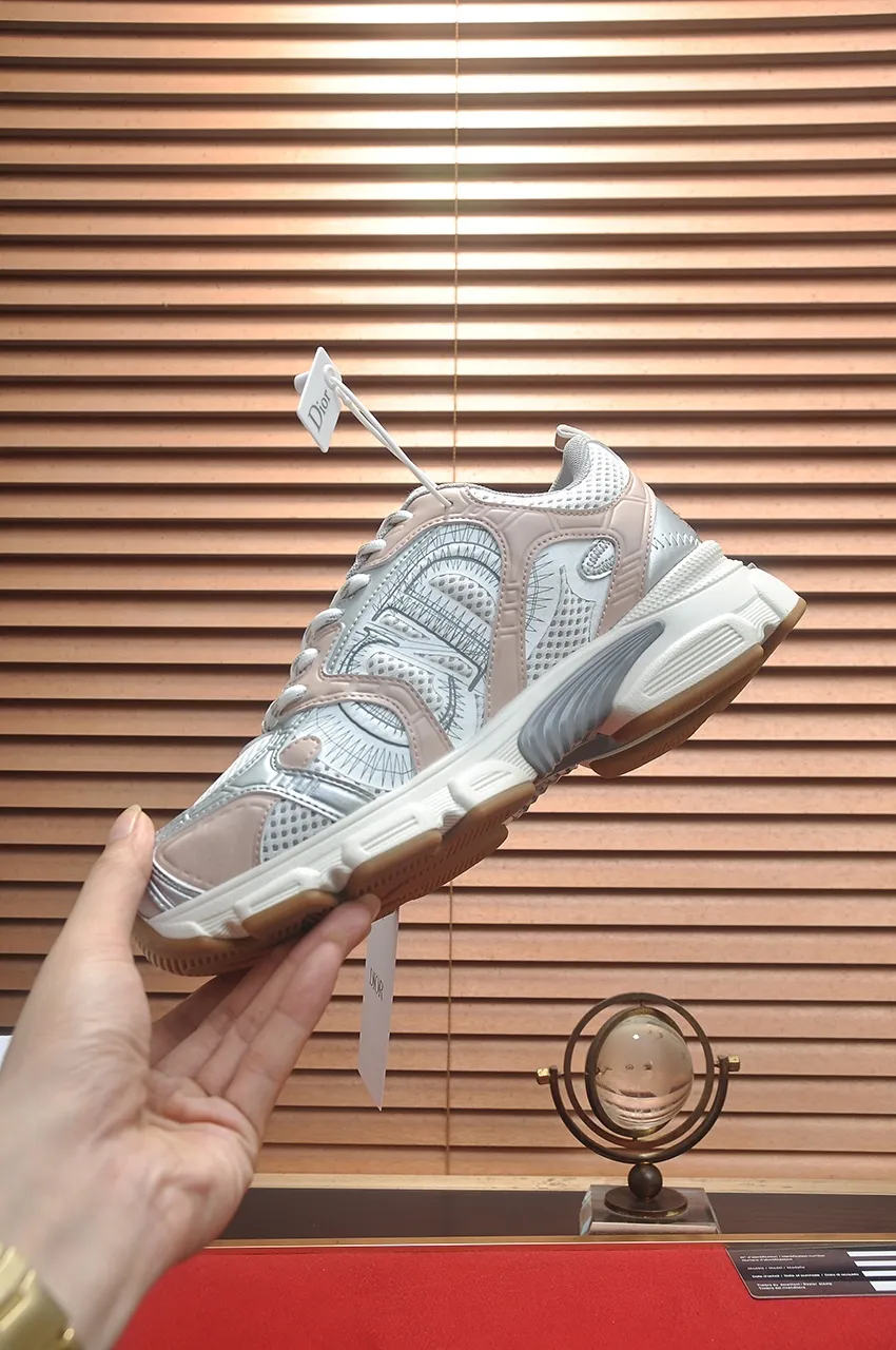 Men's shoes 💰: 640💶 Brand: Dior (Dior) Standard code: women's code 35-40. Grade: same as the official website Material: top original cowhide spliced ​​original wear-resistant lightweight outsole Style category: trendy fashion casual shoes noble luxury brand elements top luxury Color: actual picture color